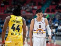 BB体育-穆古鲁扎官方宣布比赛规则变更新规，切尔西引发争议！比赛高潮迭起(加尔比妮·穆古拉扎)