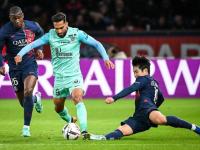 BB体育-足球常规赛焦点战：漓江天狼队鏖战西城白虎队，新星闪耀。韧性与执行并存的简单介绍