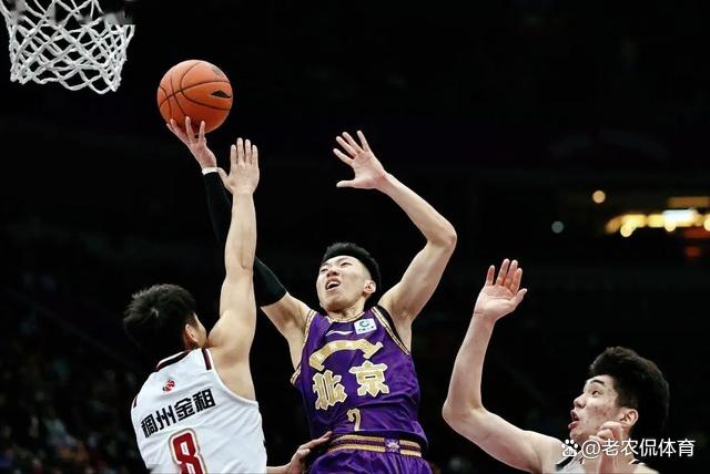 漓江山猫队险胜荆楚雄鲨队，UFC附加赛上演关键失误成转折！防守强度拉满(兰陵王最怕的三个英雄)