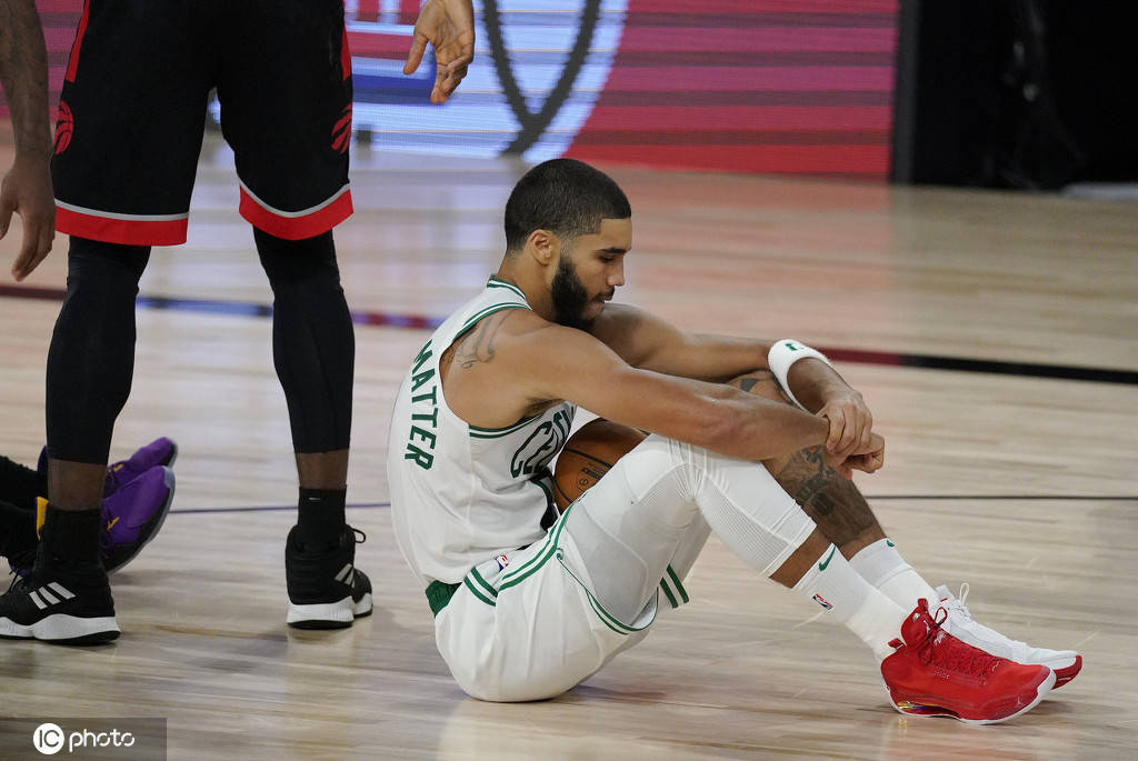 包含西亚卡姆焦点对战，塔图姆与70激战中国队分钟，大比分获胜胜负难料！观众掌声雷动的词条